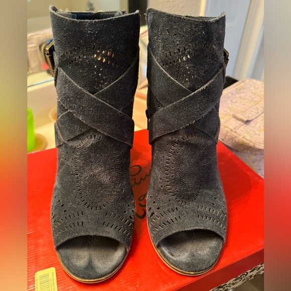 Naughty Monkey navy suede side-zip peep toe booties in VGUC. - Picture 5 of 7